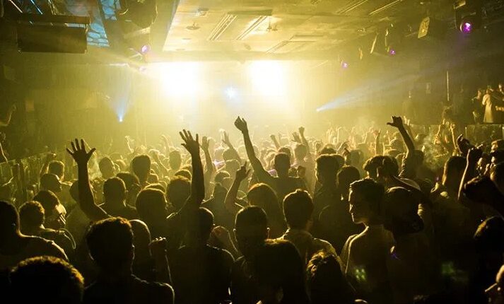 Lucknow: Dispute with husband inside Munich Bar, wife ran out in half-naked state