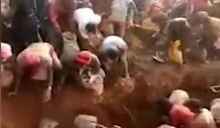 A mountain of gold found in the Congo city of Africa, people vying to rob