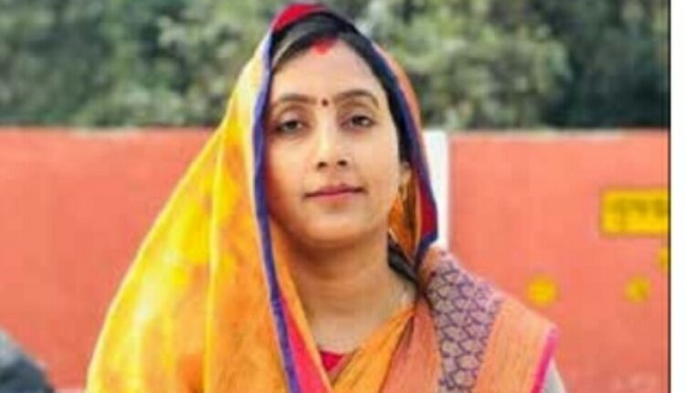 District Panchayat candidate Babita Akhilesh Tiwari decided to win by a big margin