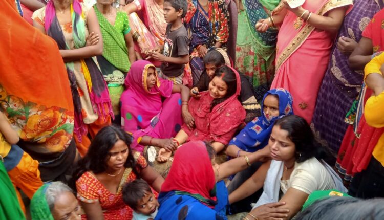 Painful death due to falling under the wheel of a young man sitting on a tractor, silence in the village