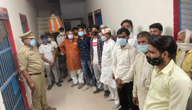 In Panchayati elections, 3 injured 33 were injured by firing between two parties.