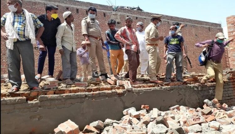 UP: wall collapses under construction, 3 laborers die