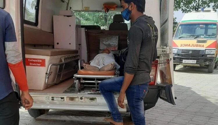 Sir, give my father 1 bed or else kill him, his pain is not being seen by me, the son told his pain