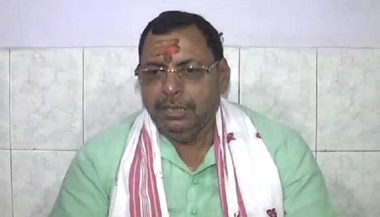 Mirzapur: BJP MLA makes serious allegations against health department and administration, saying - people are not getting ventilators