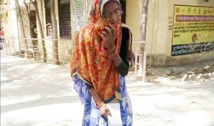 The 81-year-old elderly woman entrusted with the responsibilities of the house to the electoral fray, seeking support from people in the hot sun