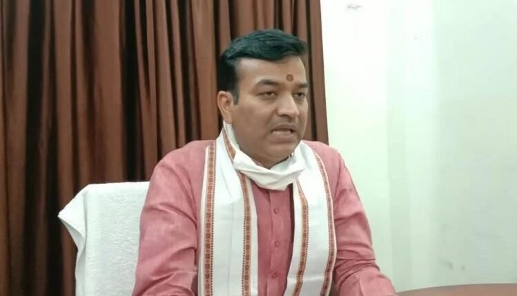 UP: Minister Anand Swaroop Shukla also became Corona positive