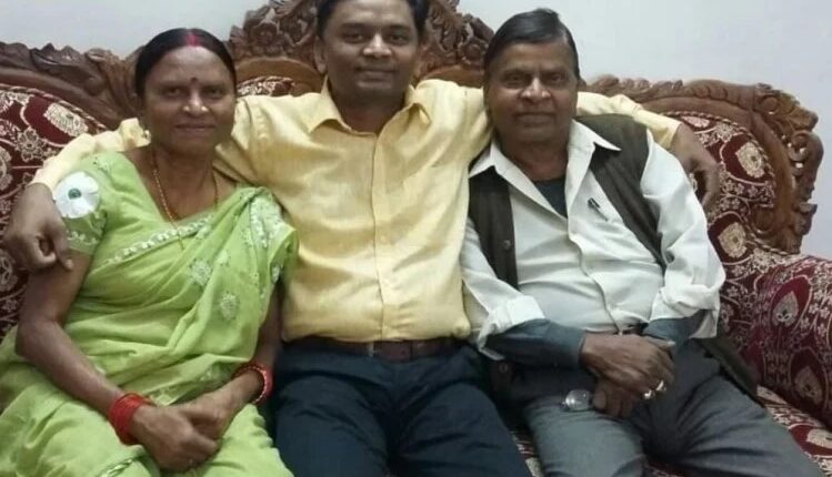 Dr. said the pain, I am a doctor myself and posted in a civil hospital, but my father did not get a bed in the hospital