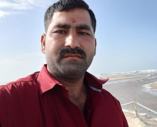 Alok Pandey, who is giving proof of humanity by becoming the support of the people of Lucknow during the Corona period