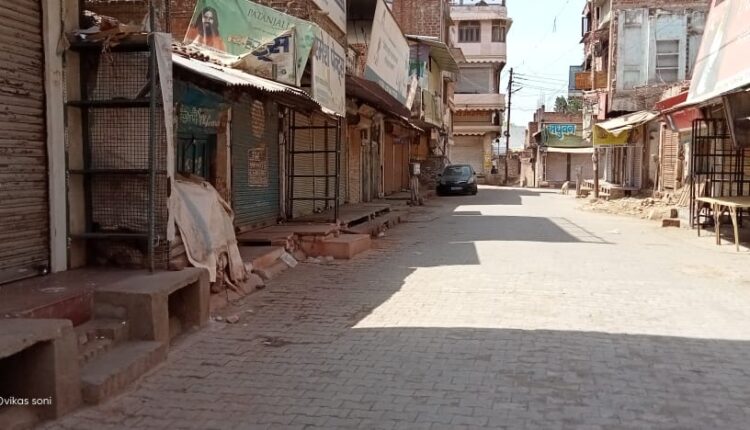 Silence on headquarters streets on weekend lockdown