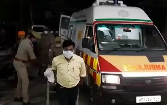 UP: Traumatic accident, 4 deaths including 3 baraatis due to current, 3 severely scorched