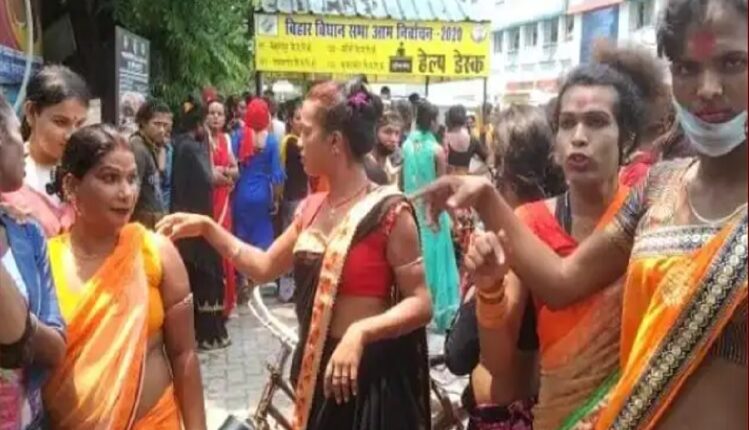 Bihar: Outrage in eunuchs locked in lock down, attack on government vehicles, sabotage