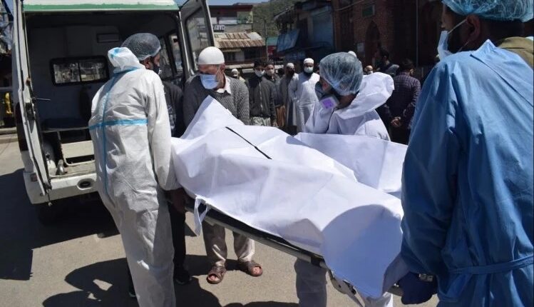 New cases of corona decreased for the third consecutive day, more than 3.57 lakh new corona patients were found in the last 24 hours, 3,449 people died