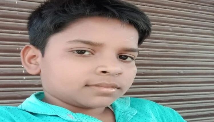 Unnao: In the electoral rivalry, the elected Prime Minister's husband and his associates fired a sharp fire, the child died.