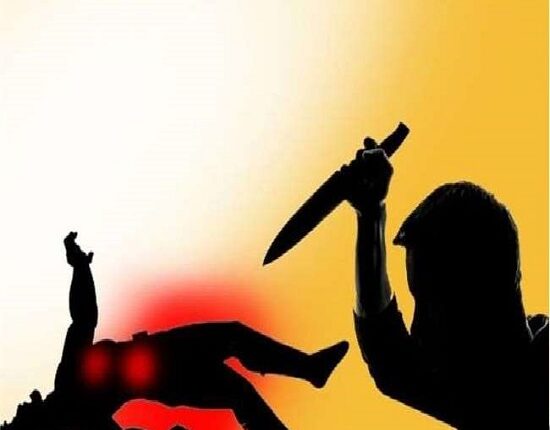 In Shahjahanpur, a villager who went to the sugarcane field to kill, was killed on the head with a sharp weapon