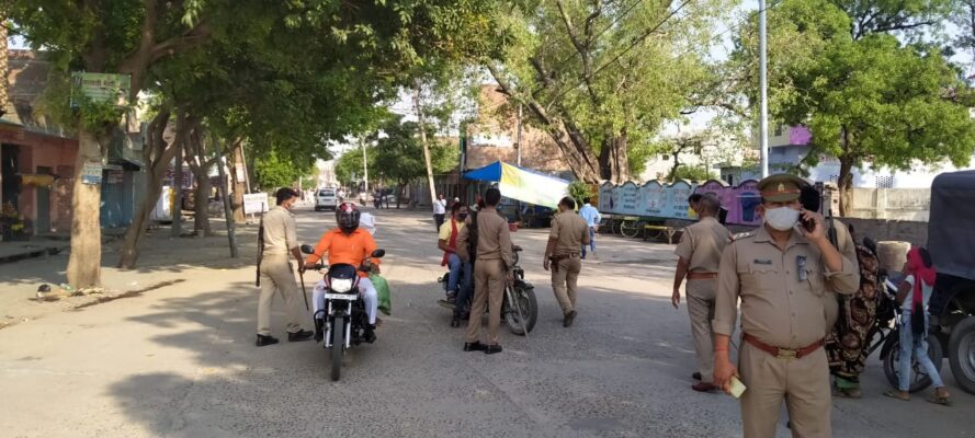 Intensive vehicle checking campaign conducted in Aliganj