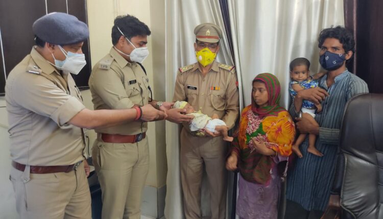 Police arrest 11 gang members who steal newborn baby