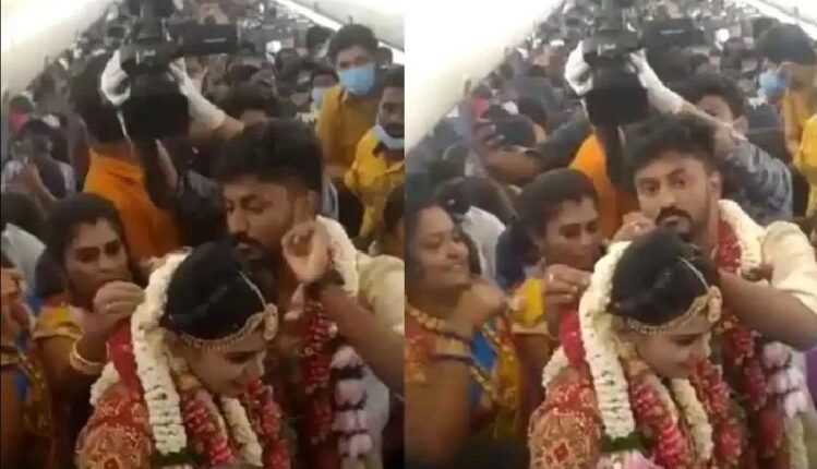 Unique wedding, a plane booked in the sky to avoid the restrictions of lockdown