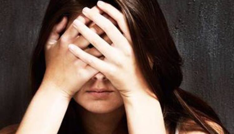 UP: Gold medal winner father used to show heed of his gun by showing pistol with minor wrestler, daughter pleaded with tight size SP