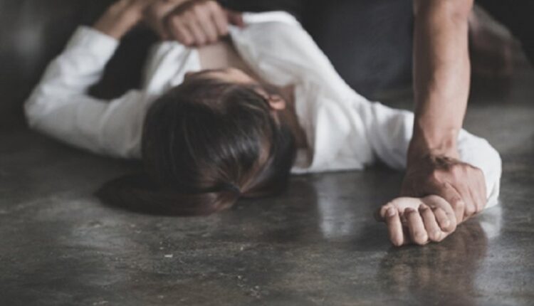 Agra: Three youths raped a 12-year-old girl by taking them to the ashram of the village