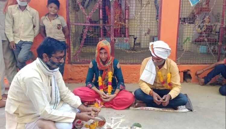 True love triumphs, the girl, who has been staging a sit-in outside the lover's house for 10 days, took her away