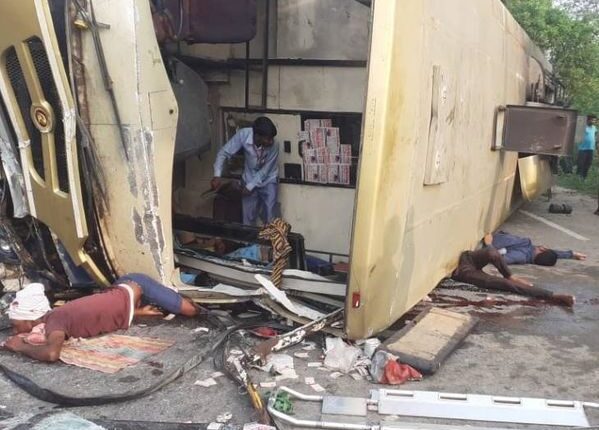 UP: Big accident, 4 people died in a fierce collision between double decker bus and pickup