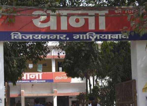 Shocked by the death of the son, the father reached the police station, the policemen said - give the money, then I will write the report