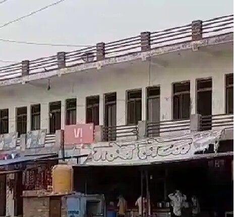 Etah administration proceedings: The market located in Mandi Committee of strong SP leader Jugendra Singh Yadav was demolished