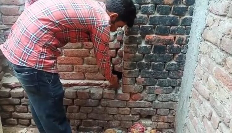 Mathura: Under Jamunapar police station area, why is the police not taking any action on the ganja business going on near Jamunapar police station?