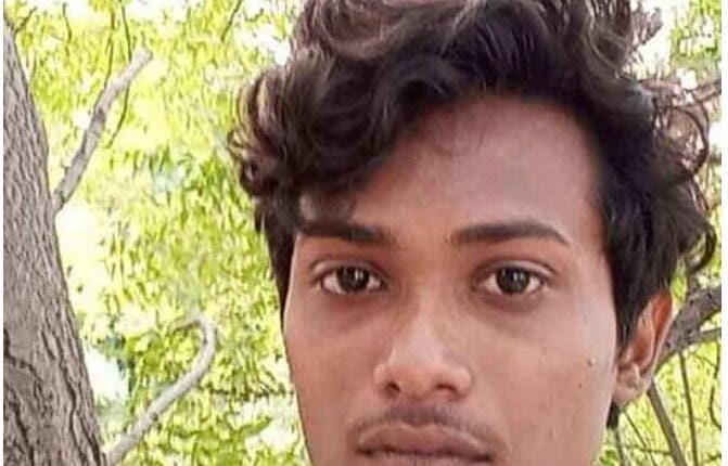 Girlfriend's dolly raised, on hearing the news, the lover got down from the bus and hanged