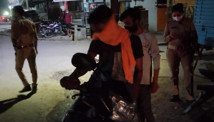 Bhola Kheda Police Outpost Incharge of Kotwali Krishna Nagar conducted vehicle and mask checking campaign.