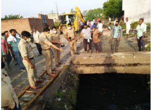 Death of two youths who fell in drain due to rain in Mathura