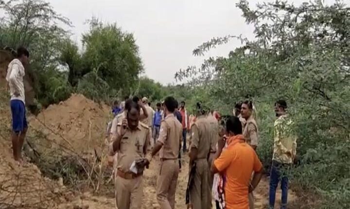 Mathura: Traumatic accident, a pile of soil fell on the women who went to dig the soil, 1 died