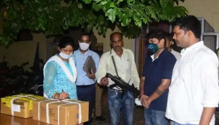 Raid in drug dealer's shop in Aminabad, large quantity of fake syrup recovered