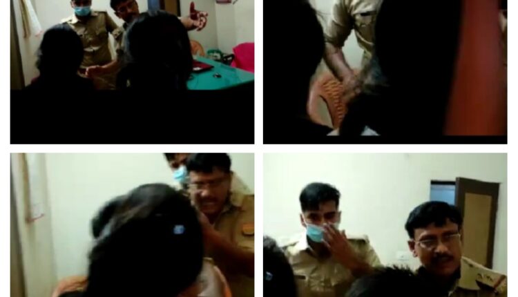 Lucknow: In protest against the beating of the youth, the local people beat up the outpost in-charge and the constable fiercely.