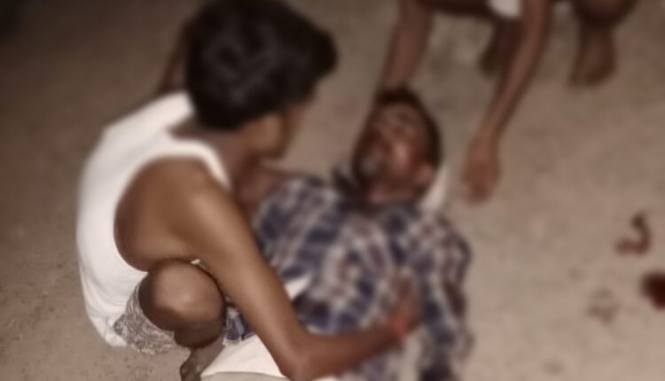 Chhatarpur: Motorcycle collided with buffalo, driver dies after being hit