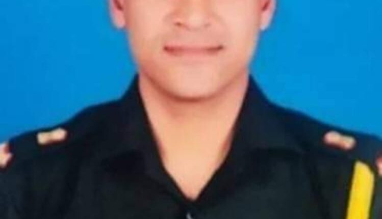 Major martyr, resident of Hardoi, in saving a fellow falling from a height of 15,000 feet