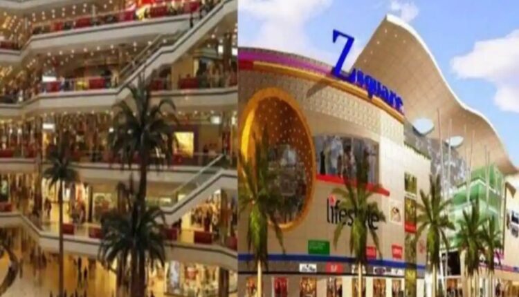 Kanpur: Due to tax dues of 26.50 crores, the administration sealed the shopping mall Z Square.