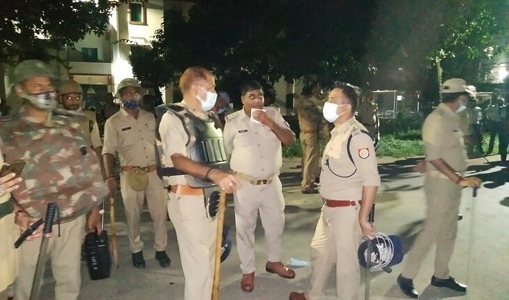 Varanasi: There was a midnight ruckus in Banaras Hindu University, brick-stones went fiercely