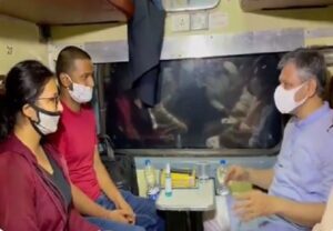 Union Minister Dharmendra Pradhan and Ashwini Vaishnav suddenly arrived in the train to take stock of the Jan Ashirwad Yatra, interacted with the passengers