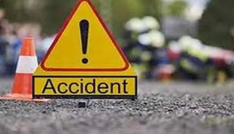 UP: Traumatic road accident, car overturns in a ditch filled with water, 5 killed
