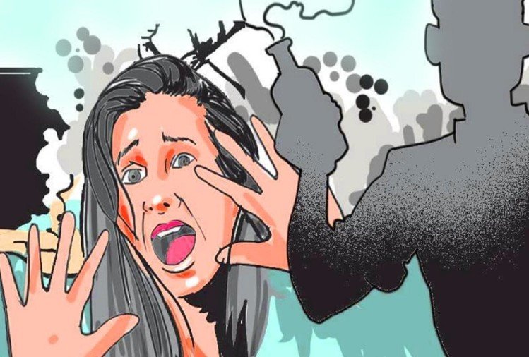 Lucknow: The young man threw acid on his wife, there was a dispute about the second marriage