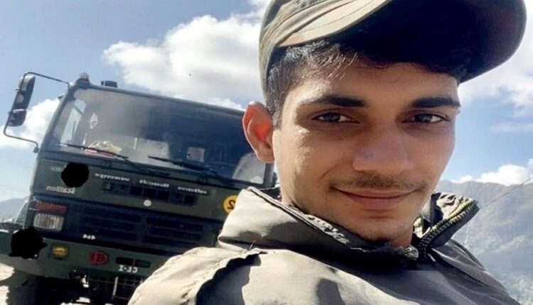 UP: Etah jawan's body found hanging from a noose in the camp, there was uproar in the family