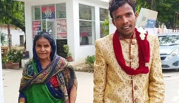 The young man arrived with his mother in the groom's dress, said- Sir, I have been cheated a lot, read the whole matter