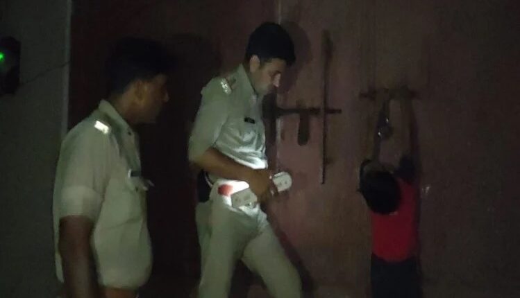 Attack of miscreants in army's house, wife and three daughters beating fiercely