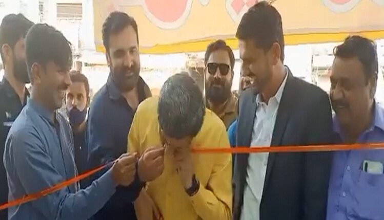 Unique case, when the scissors failed to cut the ribbon, the jail minister cut the ribbon with his own teeth, read the whole matter