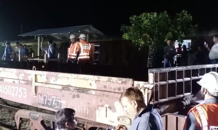 Shahjahanpur: Army special train derailed, there was panic among the soldiers and the staff present at the station