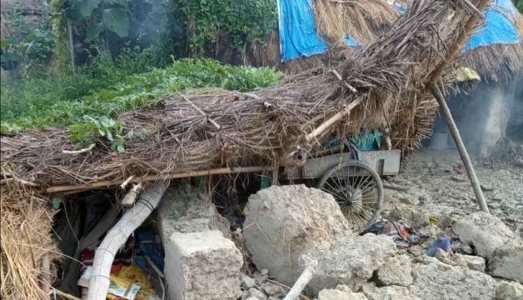 Mother-daughter suffocated due to collapse of thatch house in the village, mother's death