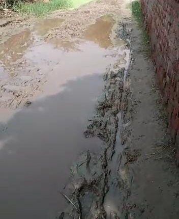 Mainpuri: Farmer family forced to live in filth