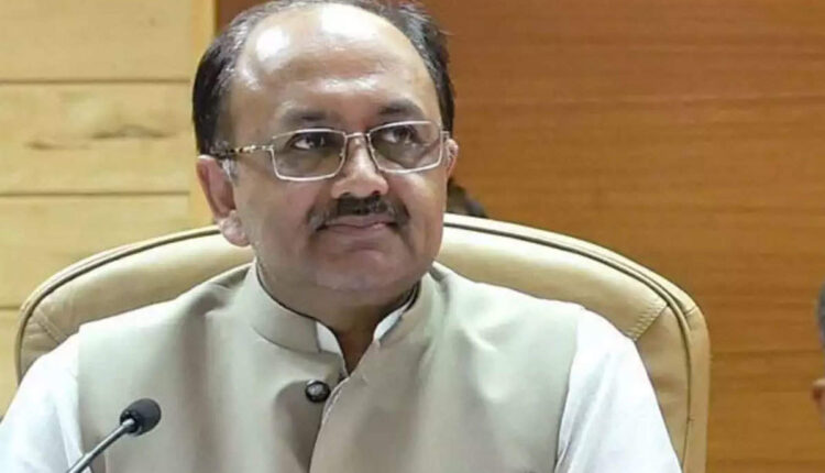 Shed crocodile tears for children suffering from viral fever on Twitter itself, SP's Sarva Sarva and Congress's princess: Cabinet Minister Siddharthnath Singh