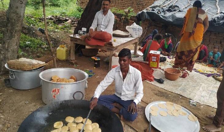 Bitch gave birth to children, villagers organized Dawat in happiness, read the whole matter